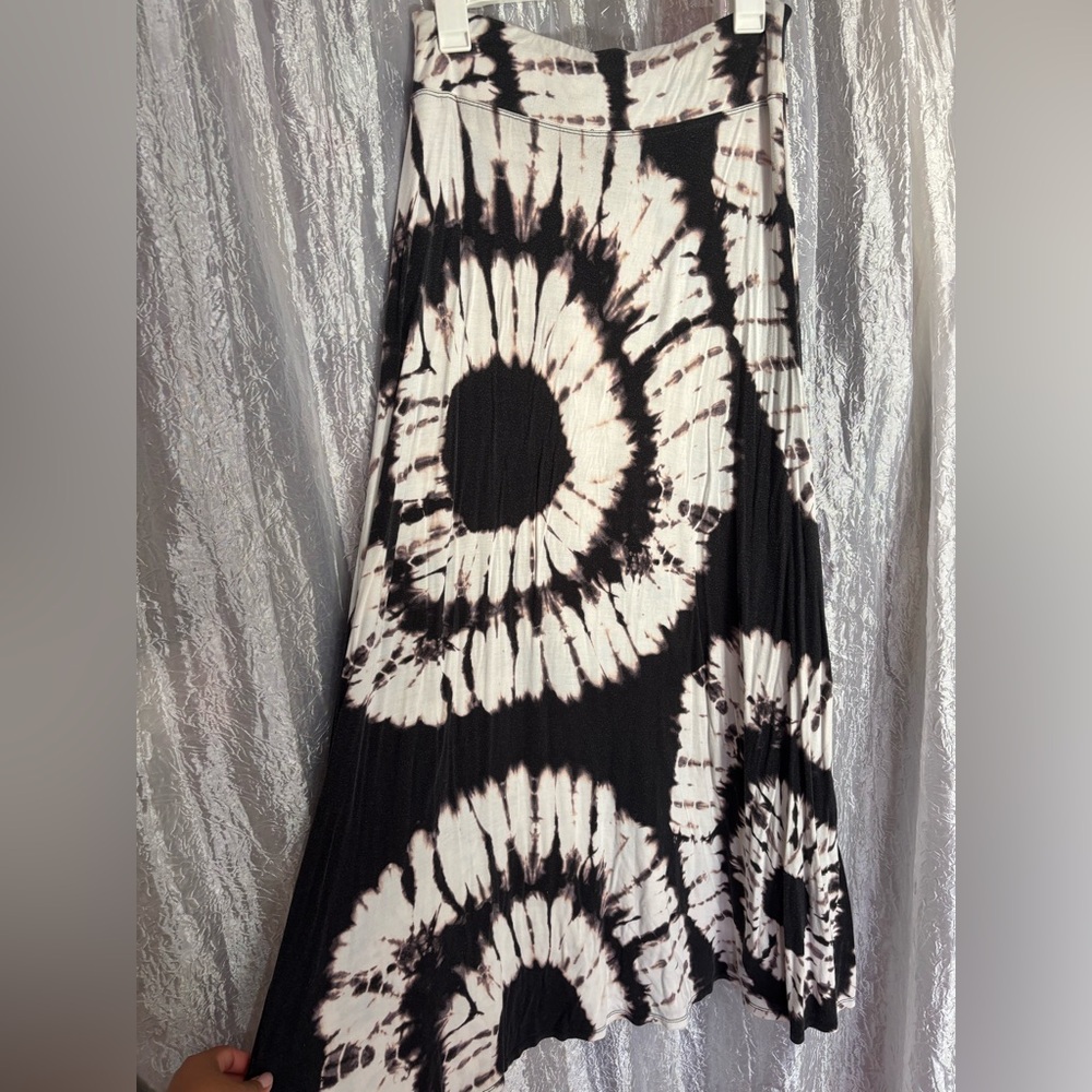 Chelsea & Theodore Black and White A-Line Skirt